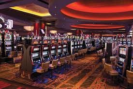 Studio dealer langsung bursa slot dengan setup multi-kamera profesional